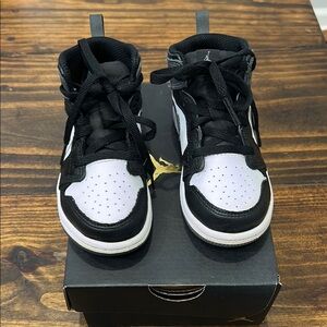 Nike Kids Black and White High-Top Sneakers Jordan 1 Mid